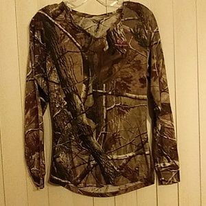 Ladies Real Tree Camo. V-Neck Size medium